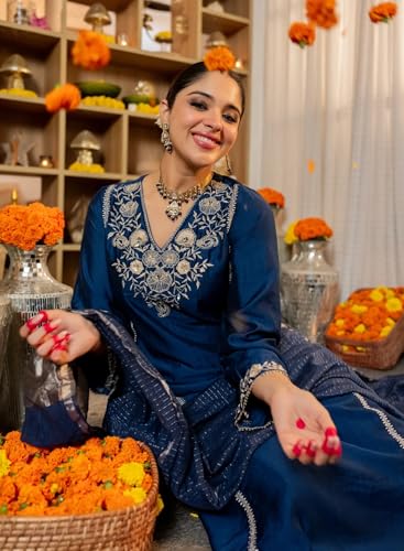 Klosia Women Embroidery Solid Straight Kurta and Pant Set with Dupatta