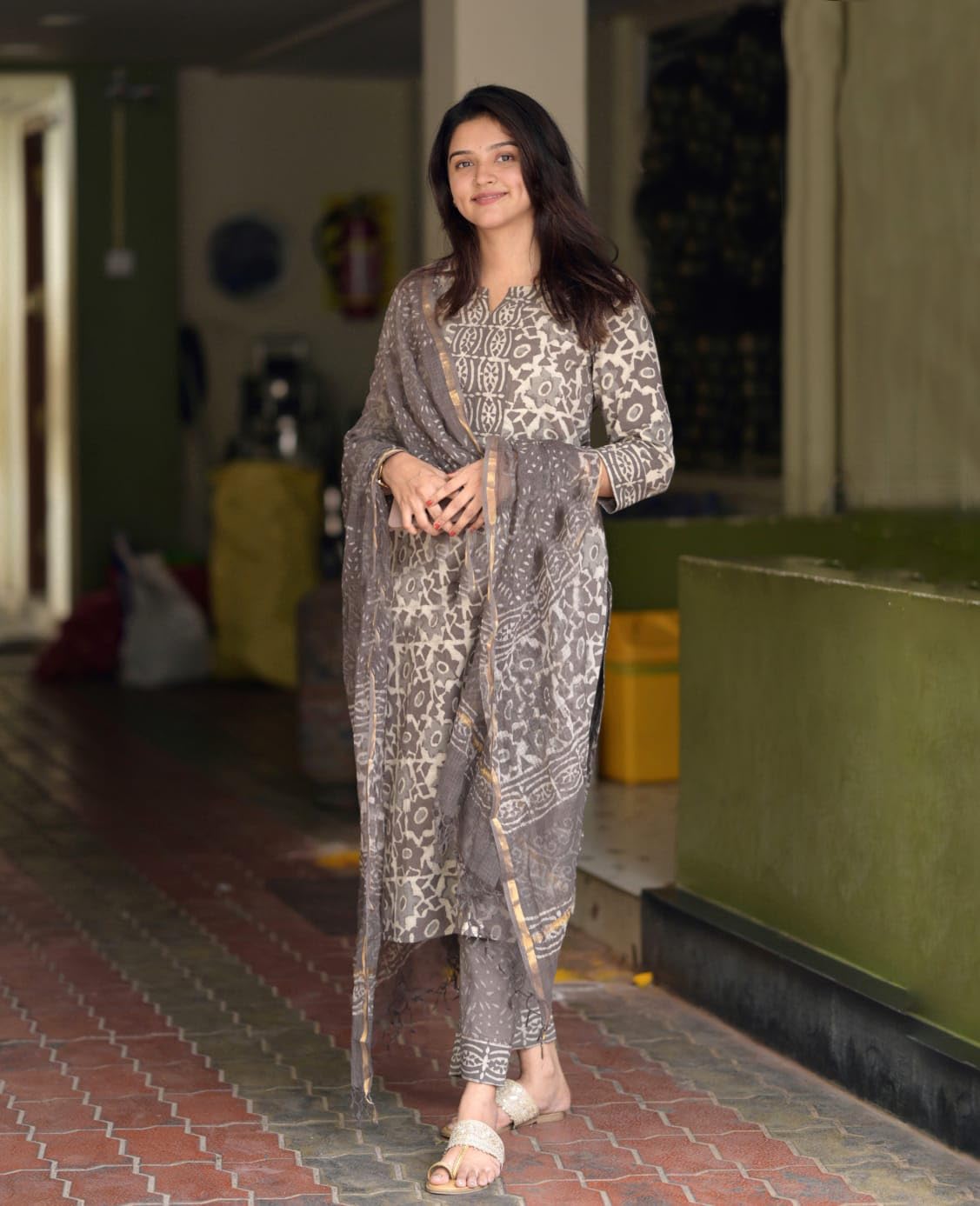 KLOSIA Women's Printed Straight Kurta and Pant with Dupatta Set (in, Alpha, XL, Grey)