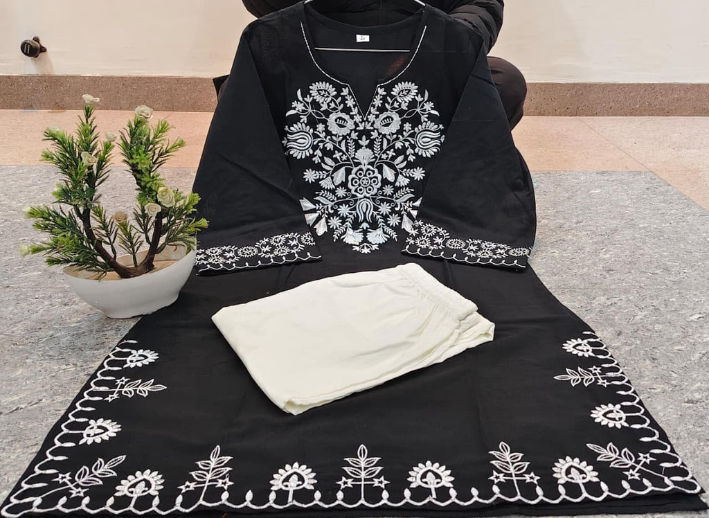 Women's Embroidered Kurti, V-Neck, 3/4 Sleeves, Floral Embroidery, Casual Ethnic Wear, Maroon, Pink & Black (in, Alpha, XL, Black)