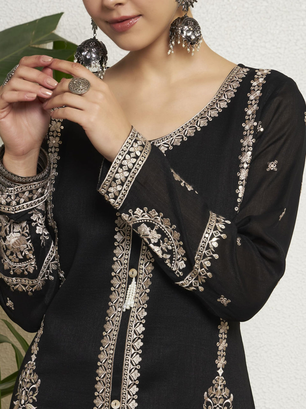 SHOPPING QUEEN Women's Silk Embroidered Kurta Set with Dupatta (A700_Black_M)
