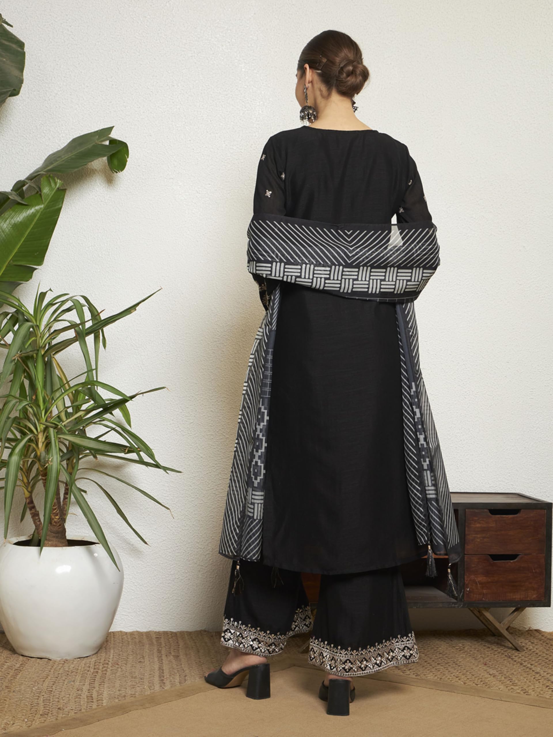 SHOPPING QUEEN Women's Silk Embroidered Kurta Set with Dupatta (A700_Black_M)