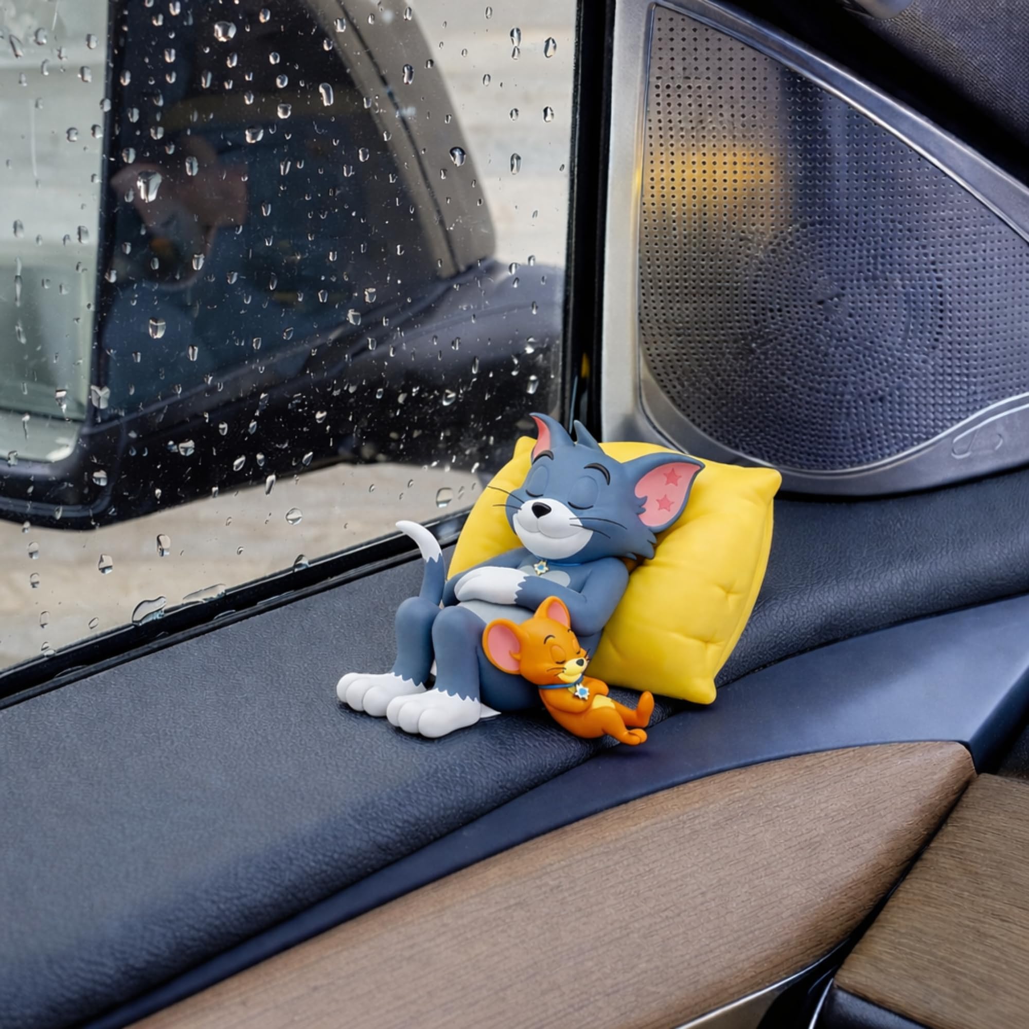 DETACHI Car Dashboard Toy Showpiece Cute Sleeping T and J Figurine Car Decoration Accessories, Interior Dashboard Decor, Tabletop & Desk Home Decorative Item, Perfect for Car Lovers