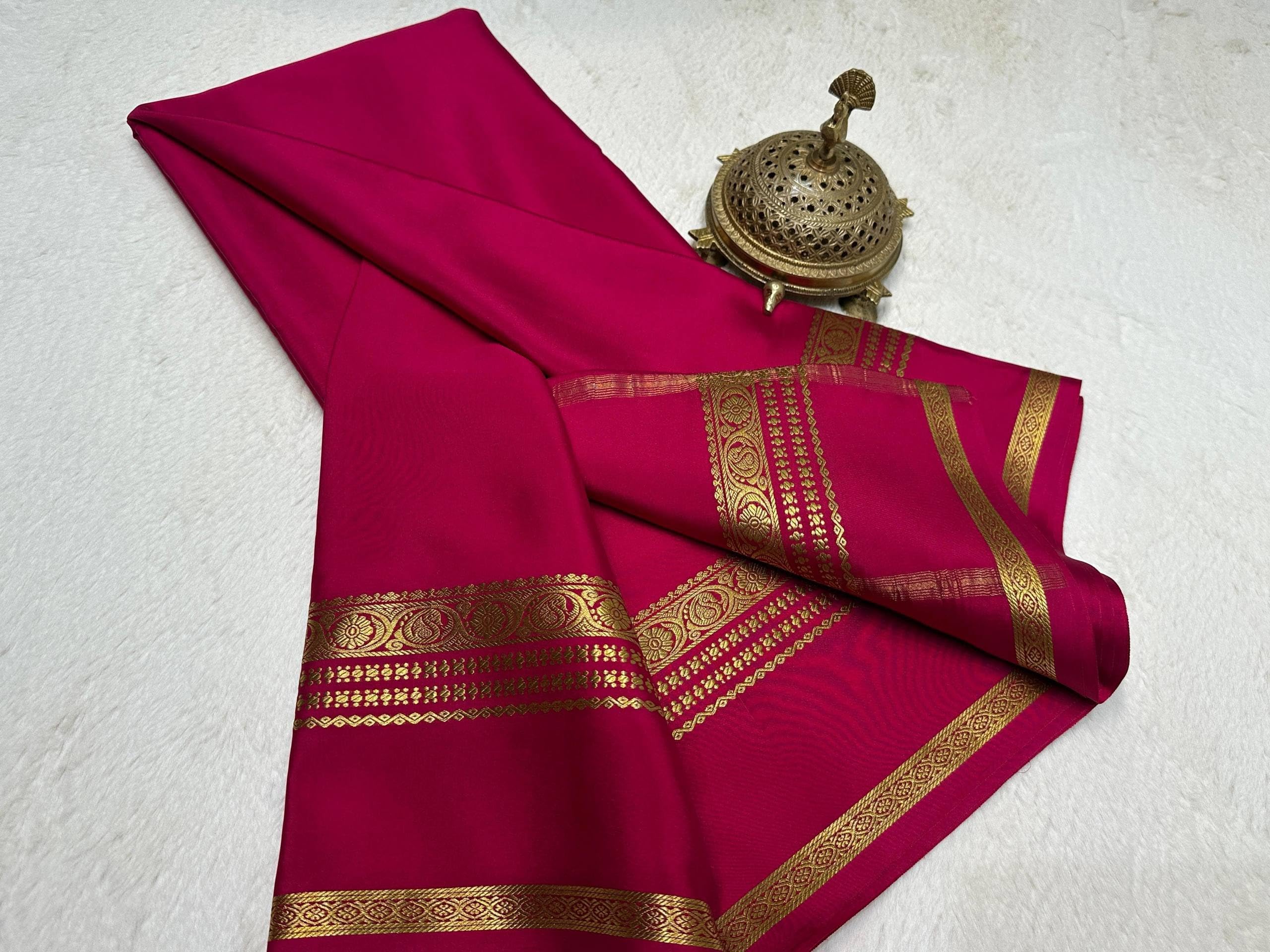 LUREE STYLE Women's Mysore Silk Saree Elegant Handwoven Traditional Saree with Vibrant Patterns, Perfect for Festivals, Weddings, and Special Occasions